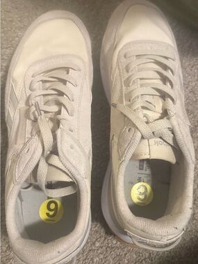 Reebok Cream/Beige Athletic Sneakers